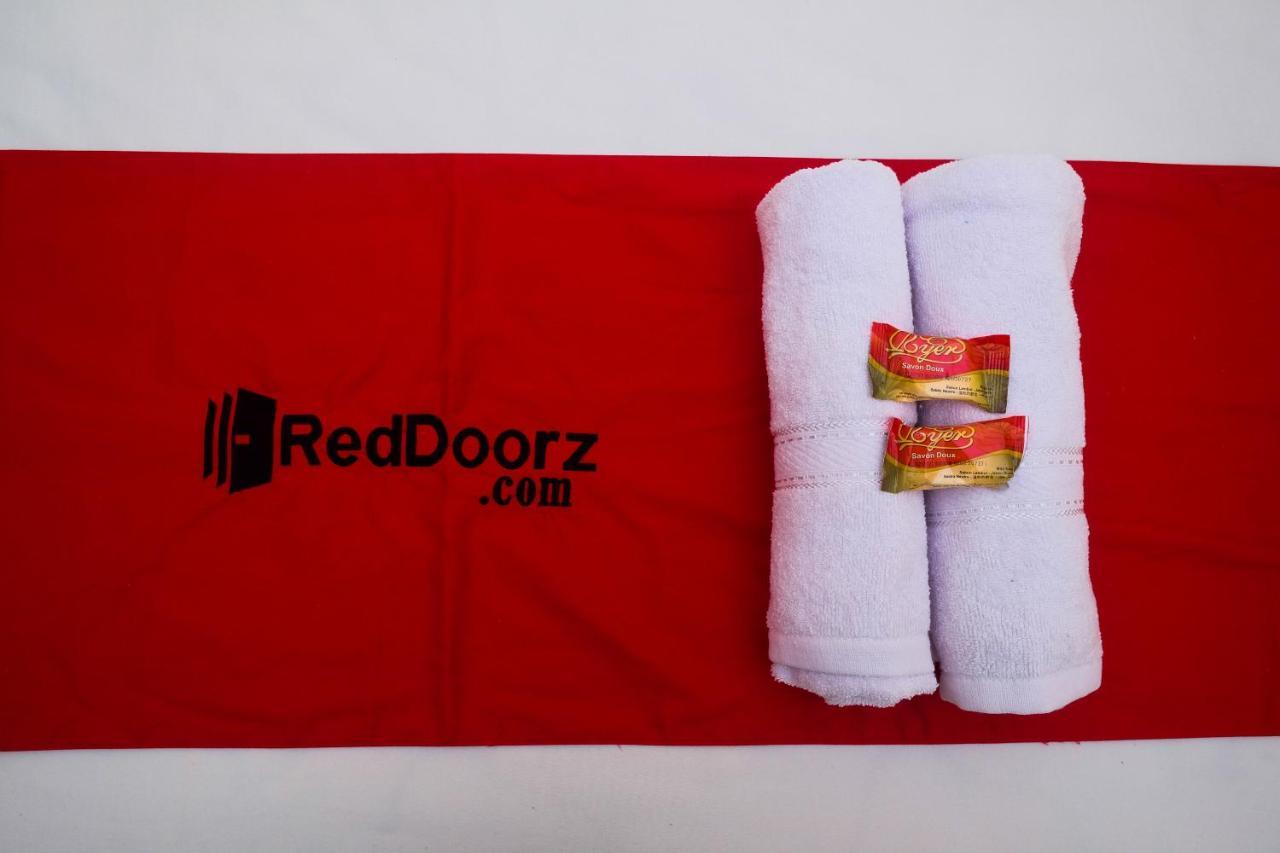 Reddoorz Near Plaza Ambarrukmo Yogyakarta Hotell Maguwo Exteriör bild