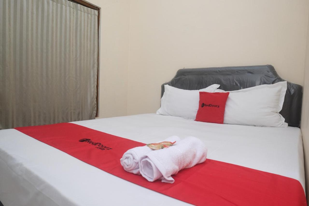 Reddoorz Near Plaza Ambarrukmo Yogyakarta Hotell Maguwo Exteriör bild