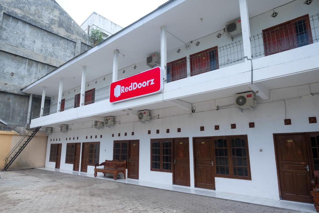 Reddoorz Near Plaza Ambarrukmo Yogyakarta Hotell Maguwo Exteriör bild