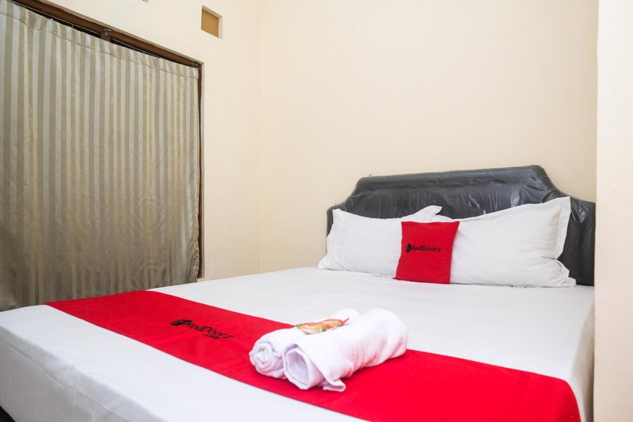 Reddoorz Near Plaza Ambarrukmo Yogyakarta Hotell Maguwo Exteriör bild